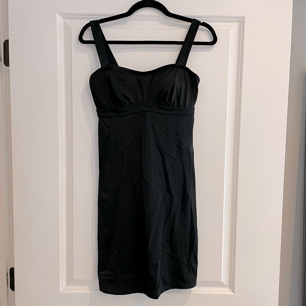 EUC Black Athleta dress Size 32 D/DD